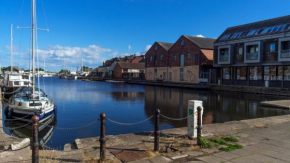 Charming quayside apartment in Exeter, Devon